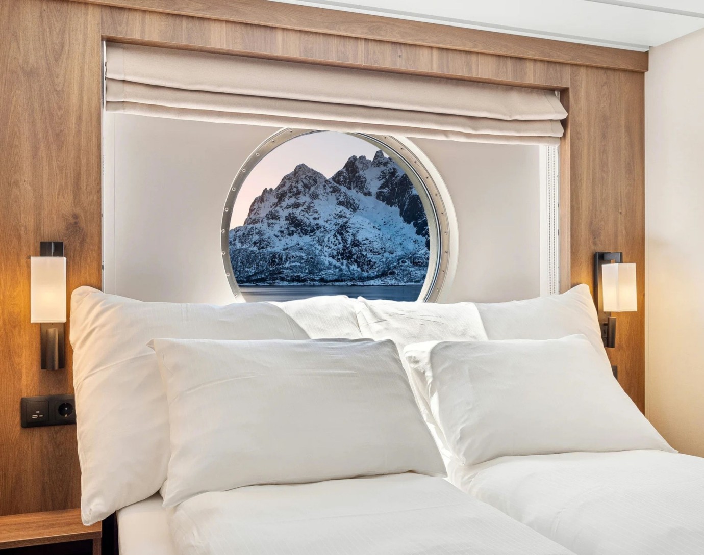 Hurtigruten Signature - Arctic Superior Cabin