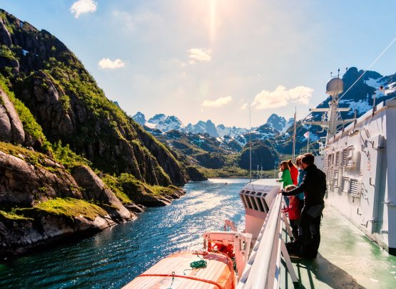 Hurtigruten: The Complete Cruise