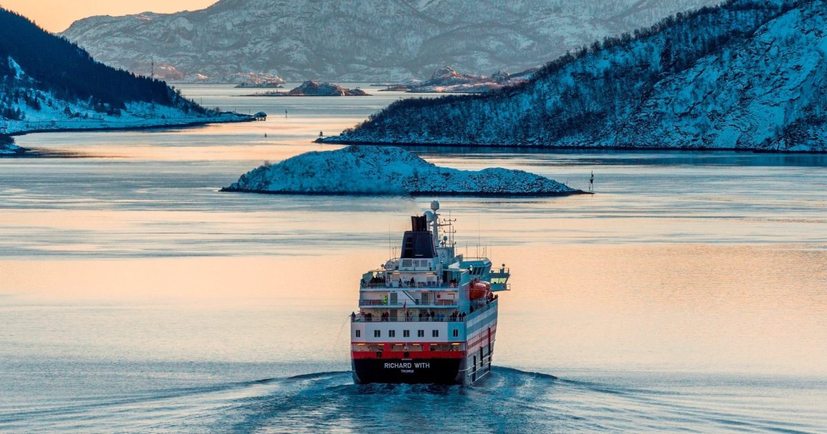 https://www.authentic-scandinavia.com/themes/norway-winter-cruises/_/image/795bbb47-1e67-4755-975f-9a7618837be3%3Af20528fcd0380339e7a193c6c18519514c6f4c57/block-1200-630/NWC_-_Hurtigruten_MS_Richard_With_-_Credits_Trym_Ivar_Bergsmo_-_-DSC8163-3694974_SMALL.jpg?quality=85