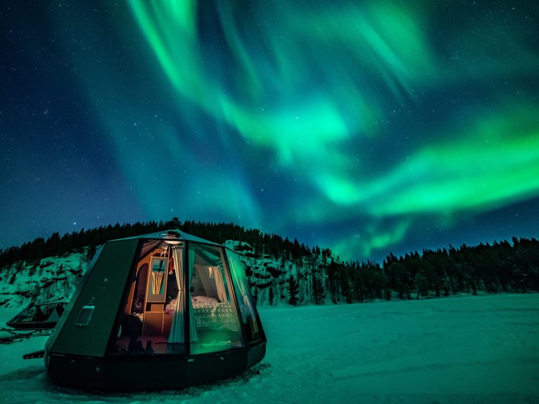 Lake Inari Aurora Hut 1_small.jpg